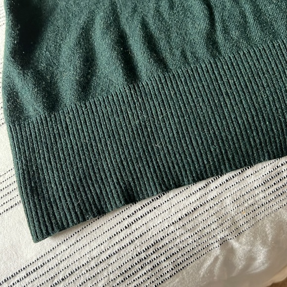 Banana Republic Cashmere Blend Sweater - Picture 5 of 8